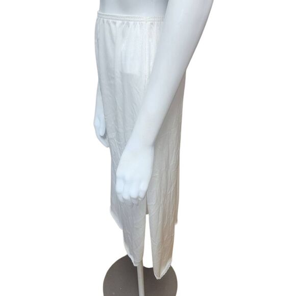 Vassarette White Slip Skirt (L) - Picture 3 of 5